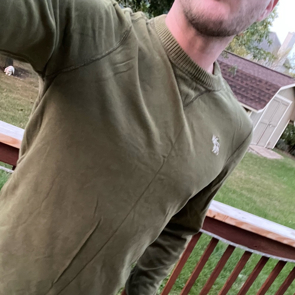 Almost new olive green long-sleeve A&F tee